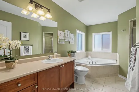 5372 Cachet Crescent Burlington ON L7L 7N6
