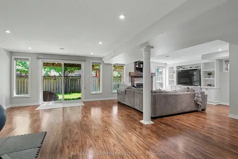 5372 Cachet Crescent Burlington ON L7L 7N6