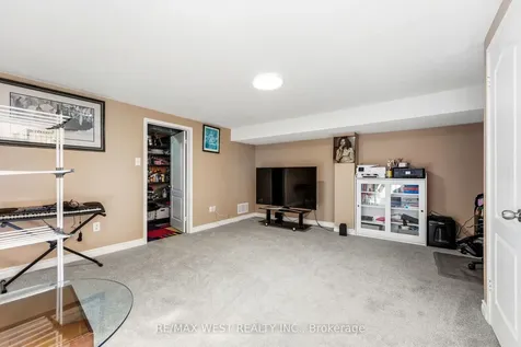 18 Needlewood Lane Brampton ON L6R 2N2