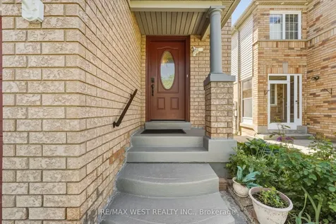 18 Needlewood Lane Brampton ON L6R 2N2