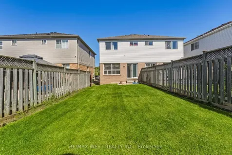 18 Needlewood Lane Brampton ON L6R 2N2