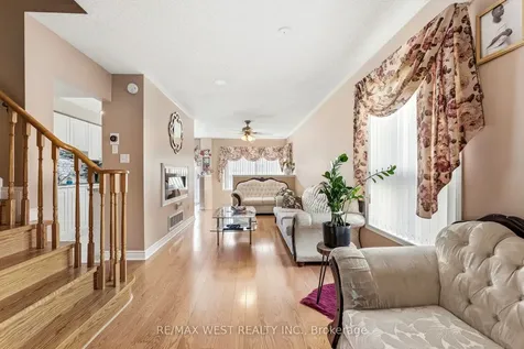 18 Needlewood Lane Brampton ON L6R 2N2