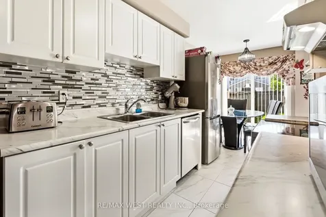 18 Needlewood Lane Brampton ON L6R 2N2