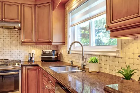 6181 Miller's Grove Mississauga ON L5N 3C6