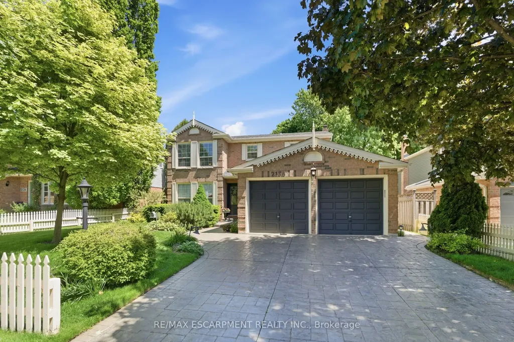 2136 Winding Way Burlington ON L7M 2X9
