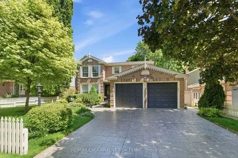 2136 Winding Way Burlington ON L7M 2X9