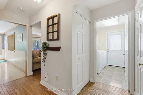 2136 Winding Way Burlington ON L7M 2X9