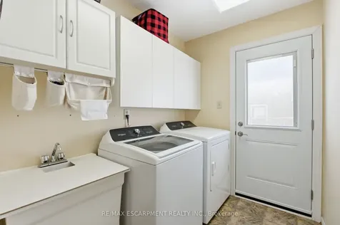 2136 Winding Way Burlington ON L7M 2X9