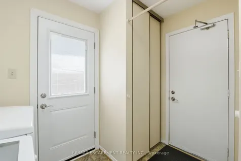 2136 Winding Way Burlington ON L7M 2X9