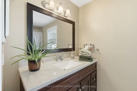 2136 Winding Way Burlington ON L7M 2X9