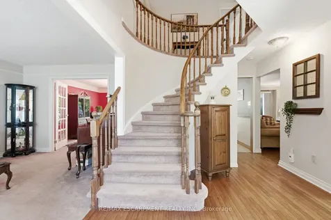 2136 Winding Way Burlington ON L7M 2X9