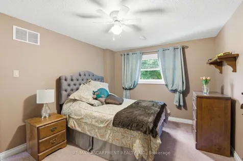 2136 Winding Way Burlington ON L7M 2X9