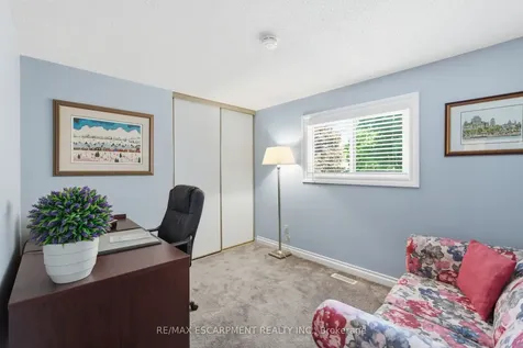 2136 Winding Way Burlington ON L7M 2X9