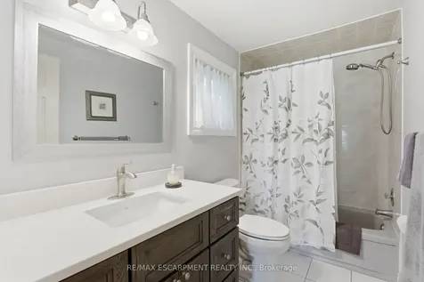 2136 Winding Way Burlington ON L7M 2X9