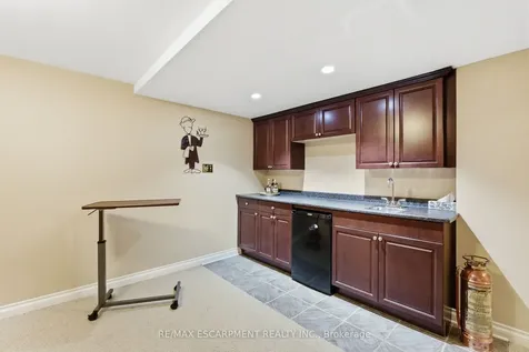 2136 Winding Way Burlington ON L7M 2X9