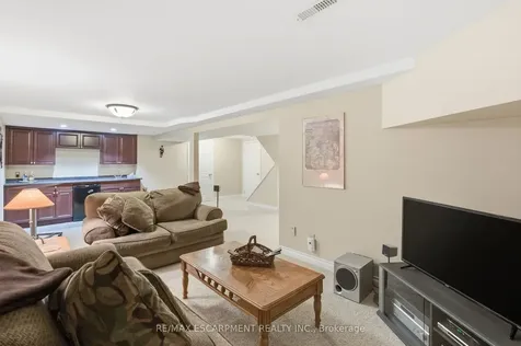 2136 Winding Way Burlington ON L7M 2X9