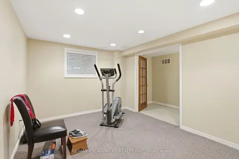 2136 Winding Way Burlington ON L7M 2X9