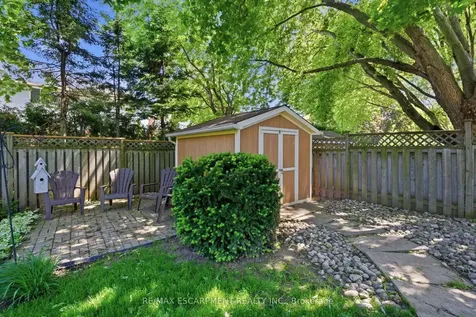 2136 Winding Way Burlington ON L7M 2X9