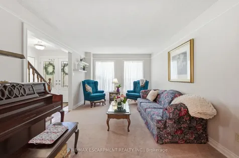 2136 Winding Way Burlington ON L7M 2X9