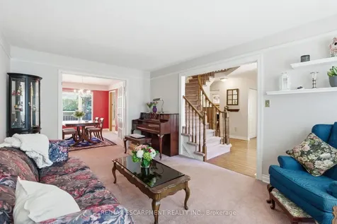 2136 Winding Way Burlington ON L7M 2X9