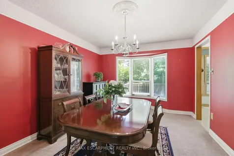 2136 Winding Way Burlington ON L7M 2X9