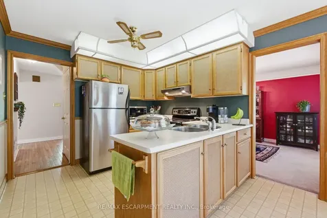 2136 Winding Way Burlington ON L7M 2X9