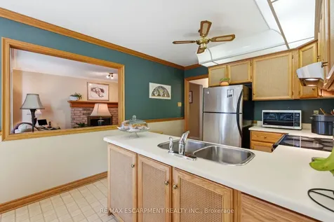 2136 Winding Way Burlington ON L7M 2X9