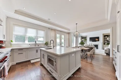 408 Saville Crescent Oakville ON L6L 3T8