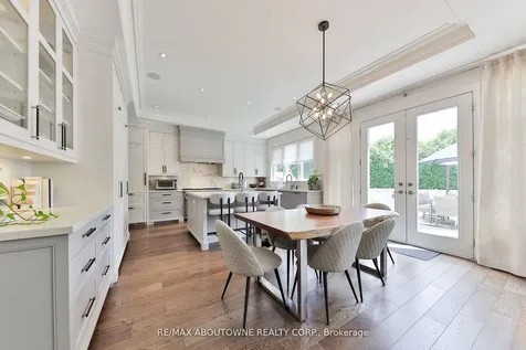 408 Saville Crescent Oakville ON L6L 3T8