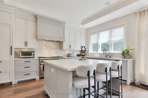 408 Saville Crescent Oakville ON L6L 3T8