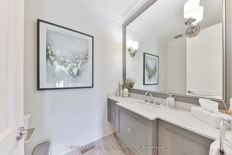 408 Saville Crescent Oakville ON L6L 3T8