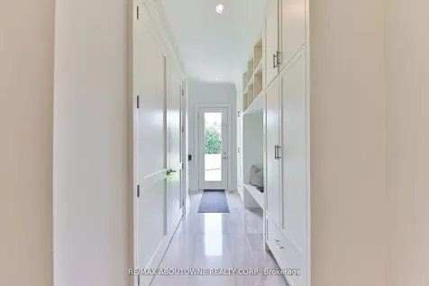 408 Saville Crescent Oakville ON L6L 3T8
