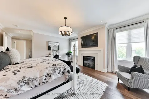 408 Saville Crescent Oakville ON L6L 3T8