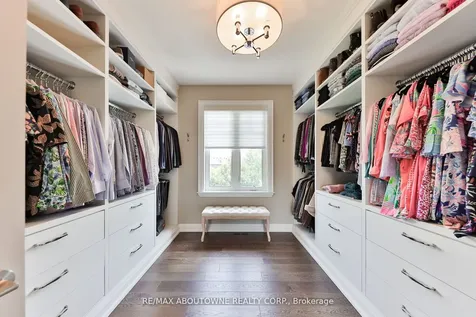 408 Saville Crescent Oakville ON L6L 3T8