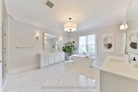 408 Saville Crescent Oakville ON L6L 3T8