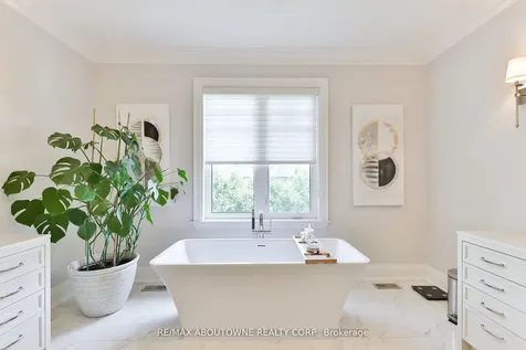 408 Saville Crescent Oakville ON L6L 3T8
