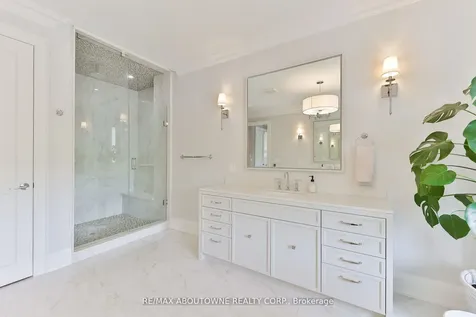 408 Saville Crescent Oakville ON L6L 3T8