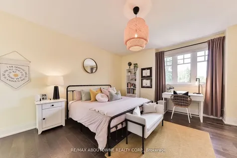 408 Saville Crescent Oakville ON L6L 3T8