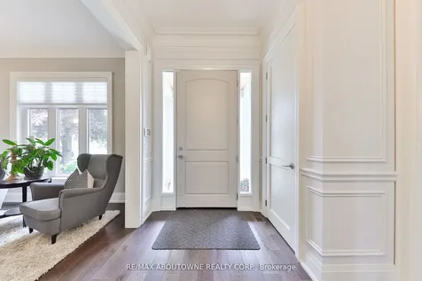408 Saville Crescent Oakville ON L6L 3T8