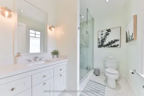 408 Saville Crescent Oakville ON L6L 3T8