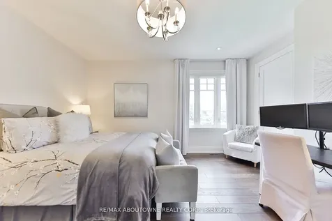 408 Saville Crescent Oakville ON L6L 3T8