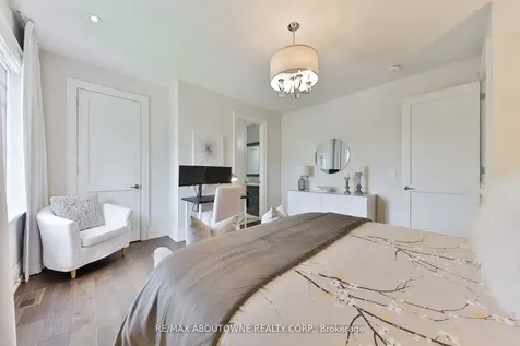 408 Saville Crescent Oakville ON L6L 3T8