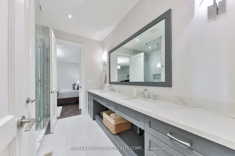 408 Saville Crescent Oakville ON L6L 3T8