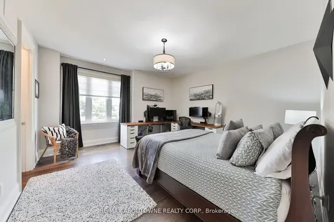 408 Saville Crescent Oakville ON L6L 3T8