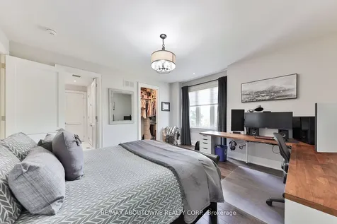 408 Saville Crescent Oakville ON L6L 3T8