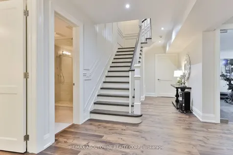 408 Saville Crescent Oakville ON L6L 3T8
