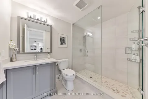 408 Saville Crescent Oakville ON L6L 3T8