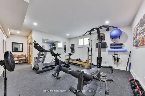 408 Saville Crescent Oakville ON L6L 3T8