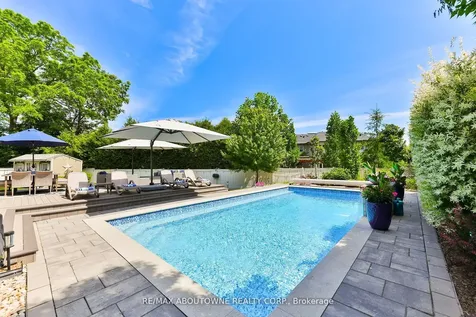408 Saville Crescent Oakville ON L6L 3T8