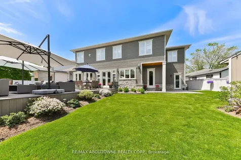 408 Saville Crescent Oakville ON L6L 3T8